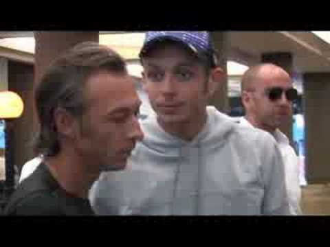 Valentino Rossi consegna la sua moto ad Albertino (Radio Deejay) a New York