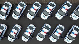 Волгоградские полицейские встретили свой праздник с ключами от новых служебных авто