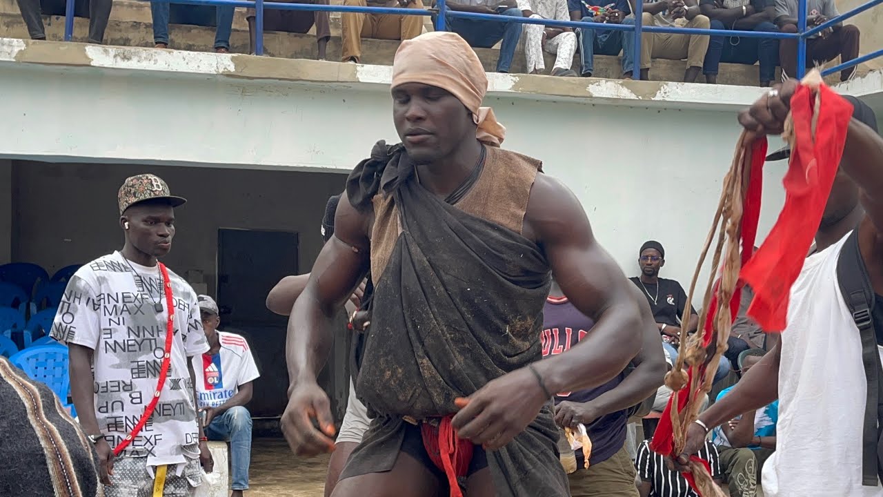 ENTRÉE EXTRAORDINAIRE DE NDIOL WALO À ADRIEN SENGHOR LE 22 NOVEMBRE 2025 