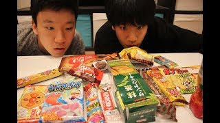 Koreans try Japanese Candy for the first time [TokyoTreat!!!]