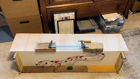 N scale switching layout build Part 7: installing a removable backdrop.