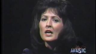 Melba Montgomery ~ Eloy Crossing (Country Place, 1970)
Melba sings her then latest single from Capitol. One of the most dark and depressing country songs Ive ever heard. Almost comically so.
Thank you, Bruce McGuire.
https://www.youtube.com/user/urgnnaluvit Melba Montgomery ~ Eloy Crossing (Country Place, 1970)