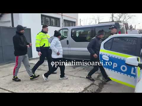 Migranti ridicati de politisti pe banda rulanta la Timisoara. Il cauta pe ucigasul afganului