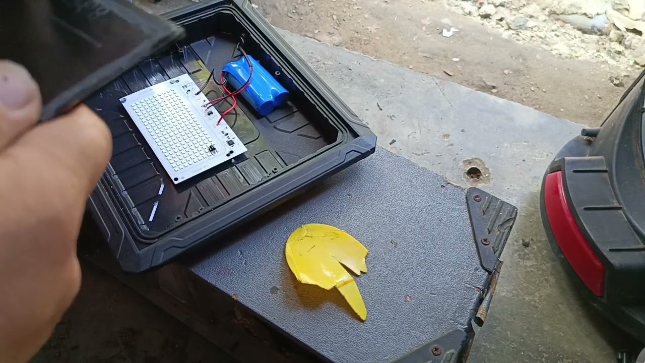 SOLAR FLOODLIGHT WALANG POWER AT AYAW MAG CHARGE @ Koyz Repair & Tutorial