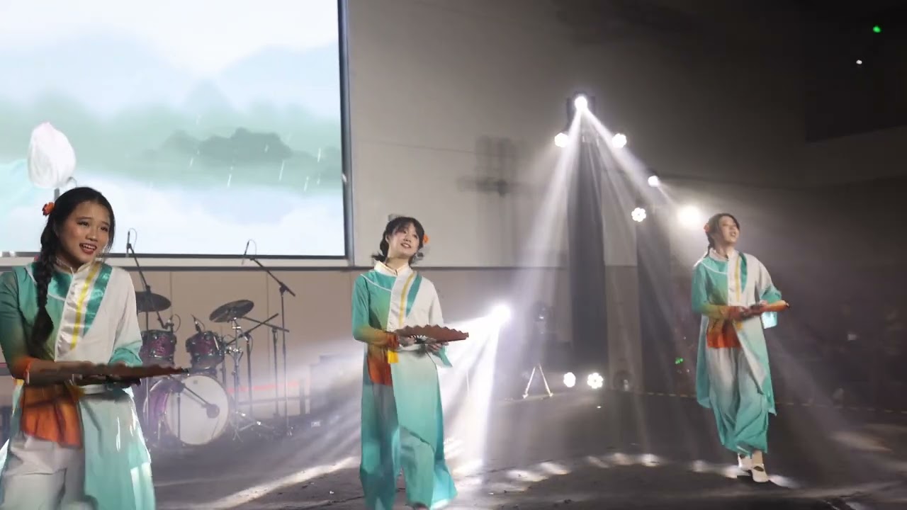 Tang dynasty dance "Zui chunfeng" by Shanghai Pinghe Traditional Chinese Dancing Troupe