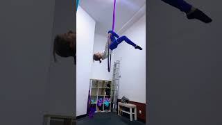 Intermediate aerial hoop sequence with an upside down split! #aerialhoop #aerialhooptricks