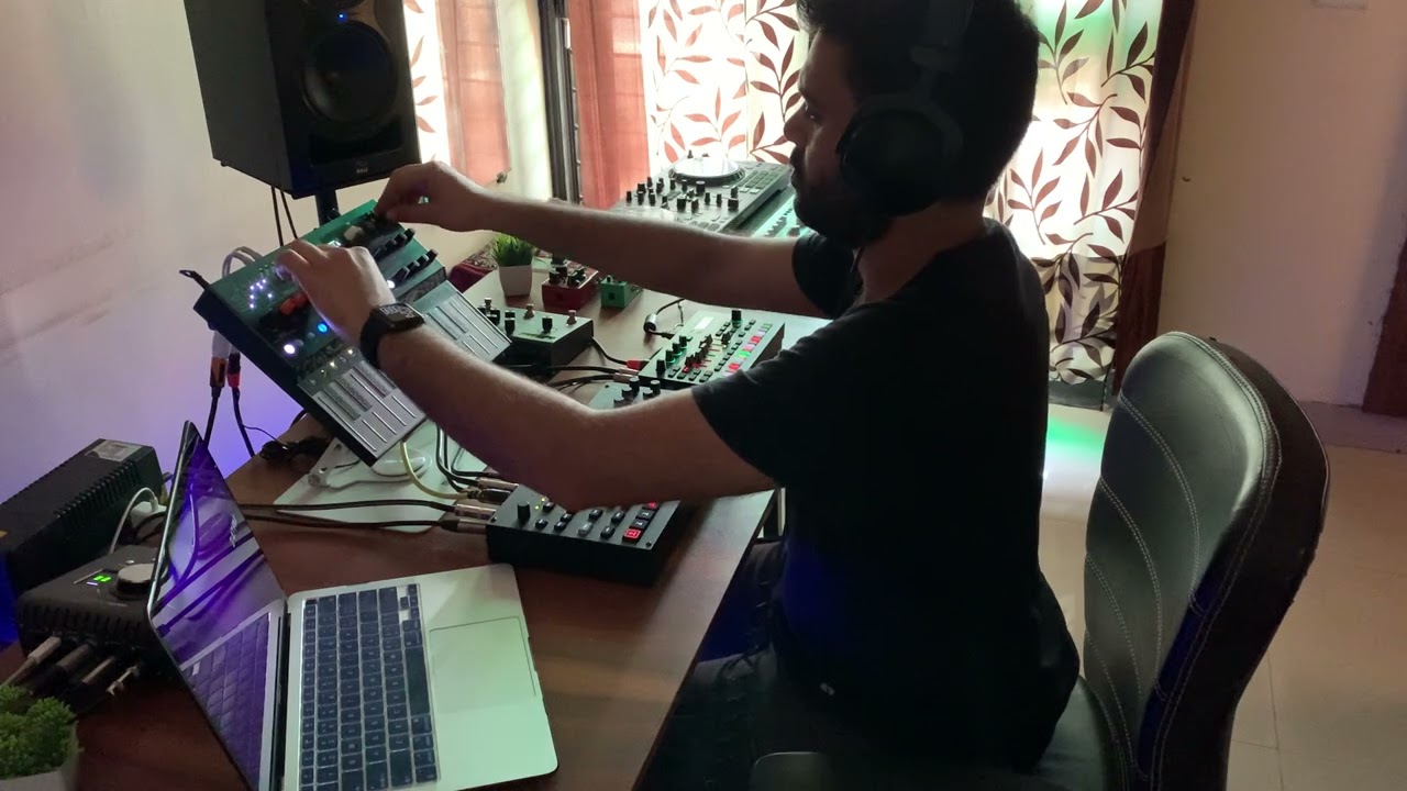 Live Techno w/ Octatrack Microfreak TR6S Timeline