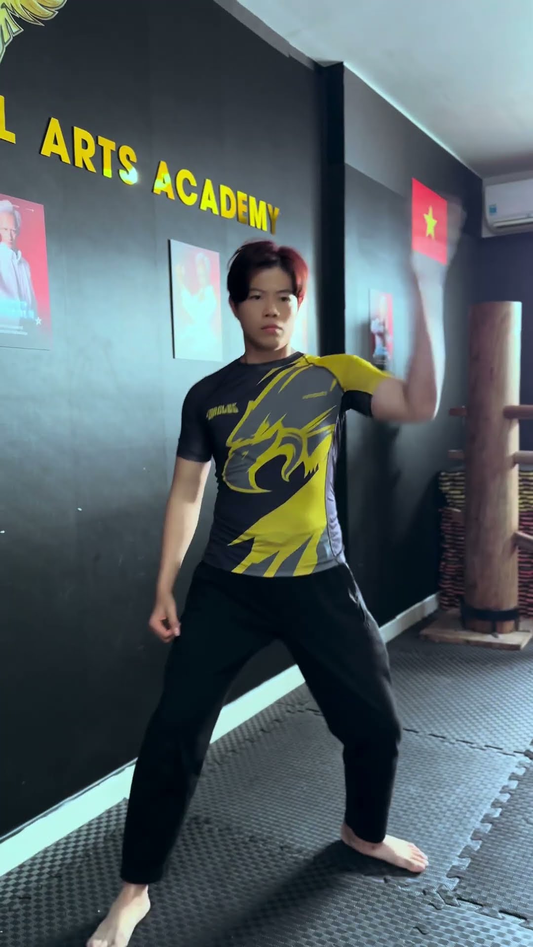 Giống kịch bản lúc siêu nhân biến hình [BEN EAGLE] #beneagle #kungf #fighting #action #entertainment