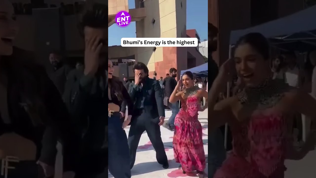 Bhumi Pednekar, Arjun Kapoor & Rakul Preet dancing at the promotions of Mere Husband Ki Biwi|