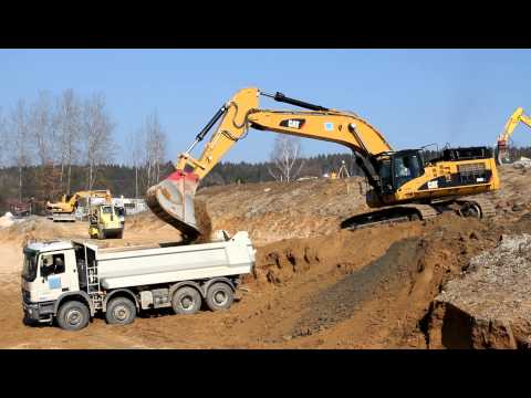 Caterpillar CAT 365C L loading trucks