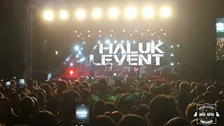 Haluk Levent sahneden 100 binlerin arasına iniyor - Zor Aşk #izmir #kültürpark #konseri