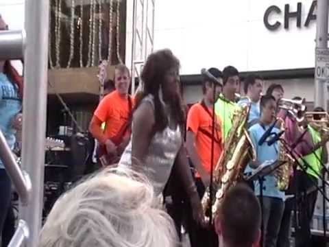 elvis presley height A Glimpse of Martha Reeves singing on Rodeo Drive