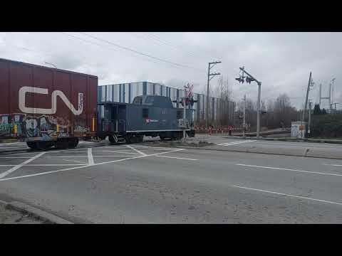 SRY 909 at Scott Road Crossing