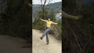 Vibrant Naxi Opera Dance: Yunnan's 3-Step Joy Jump on TikTok