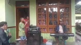 Viral anak kecil ini nyanyi lagu Ayah bikin nangis