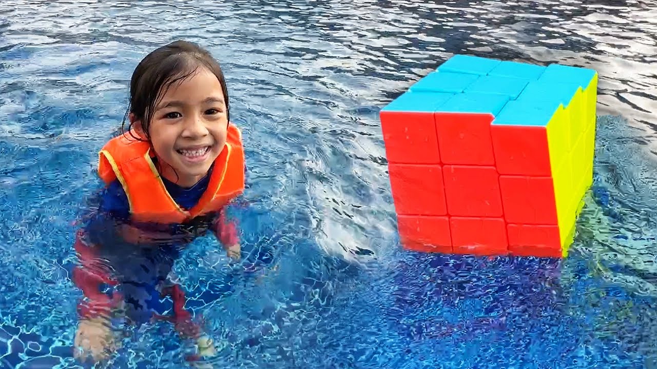 เล่นรูบิค 3x3 ในสระว่ายน้ำ | บริ้งค์ไบรท์