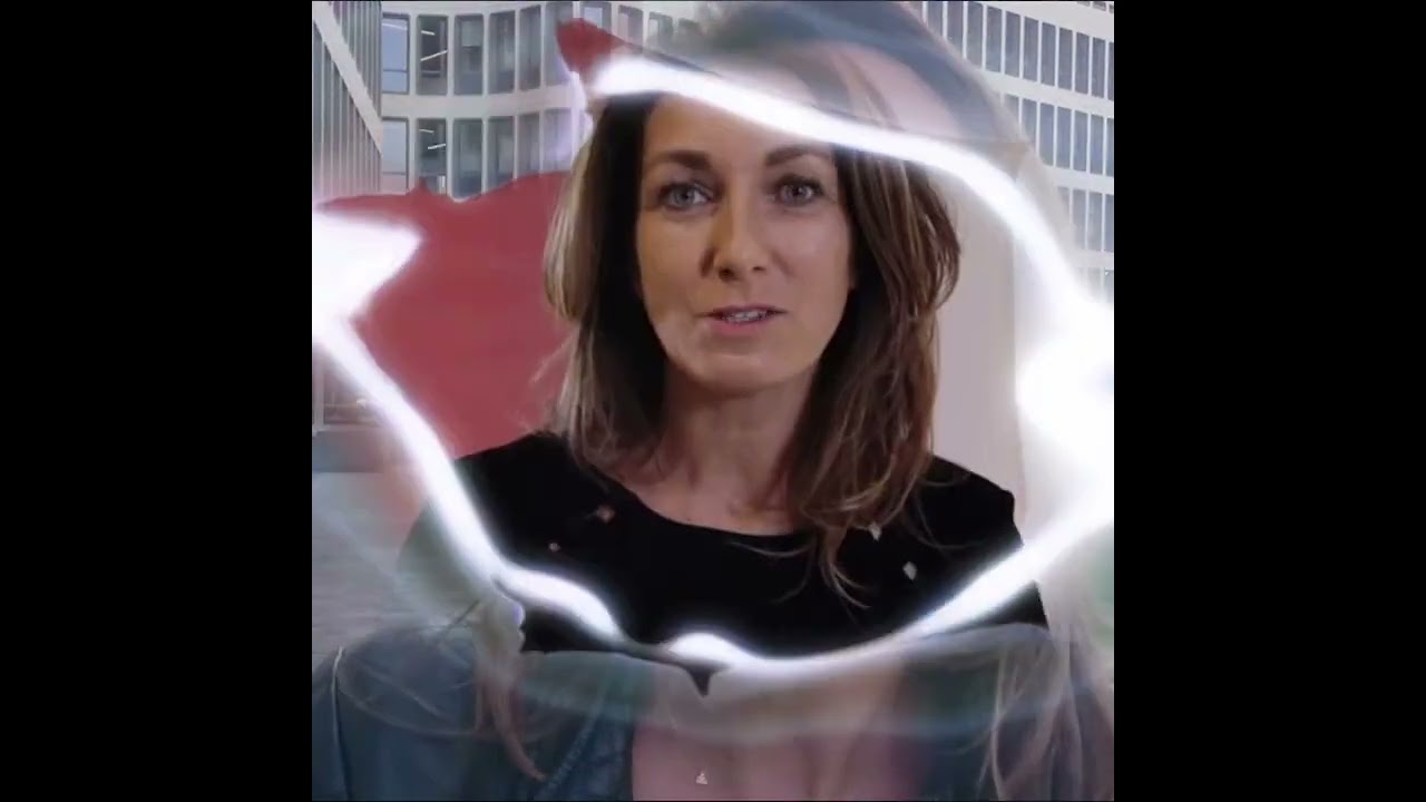 Anne-Claire COUDRAY -- Cheveux au vent