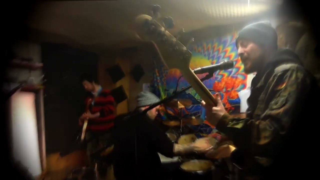 Them Screaming Teeth - World On Fire (Live Jam)