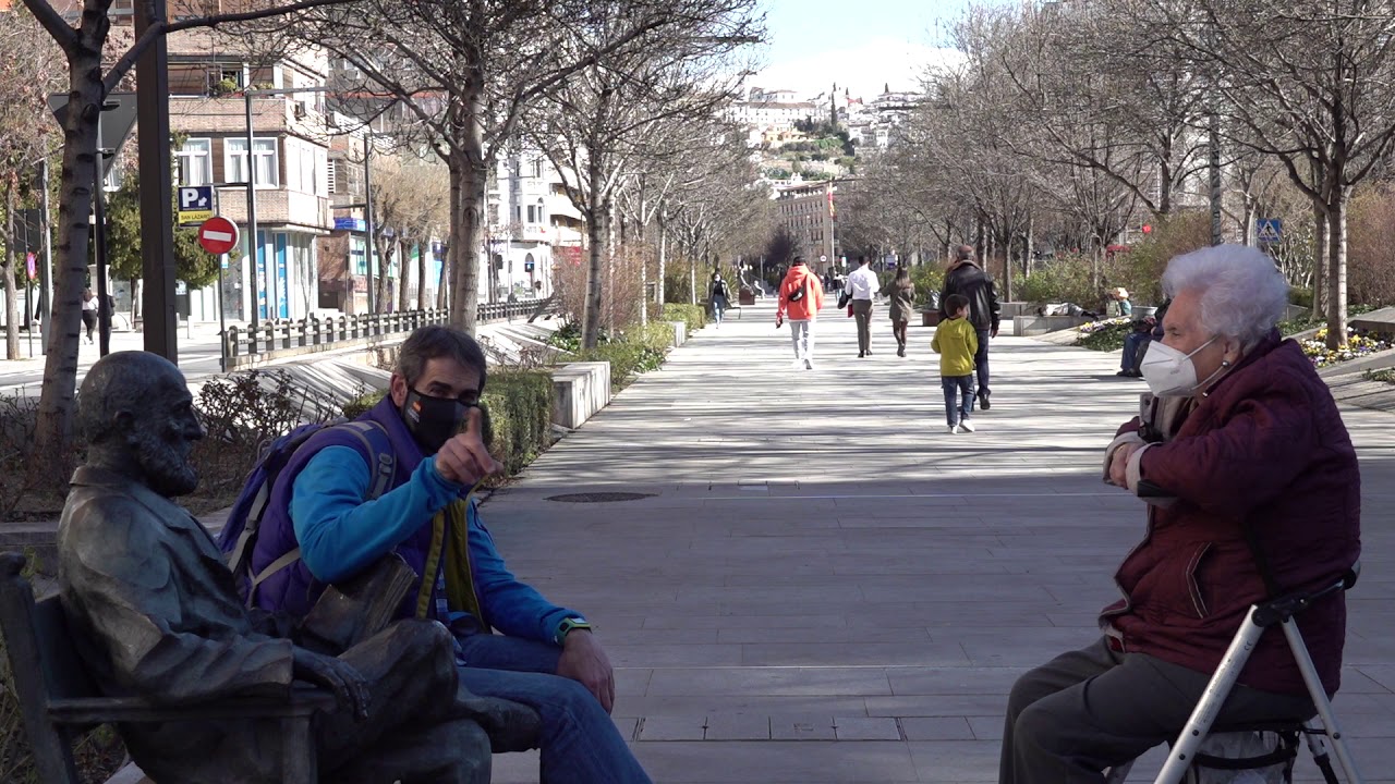 Con mi madre en el centro del Bulevar de Granada.