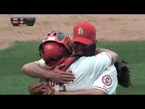 فيديو: Yadier Molina Net Worth: ويكي ، متزوج ، أسرة ، زفاف ، راتب ، أشقاء