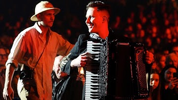 The Lion Sleeps Tonight – Martynas Levickis & Mikroorkéstra