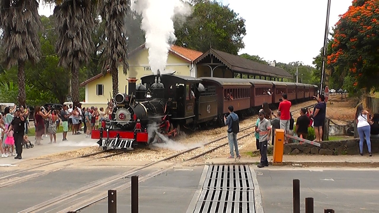 MOMENTO ÉPICO! APITO SANFONA, AS MANOBRAS DA MARIA-FUMAÇA, E A PARTIDA DO TREM EM TIRADENTES MG!!