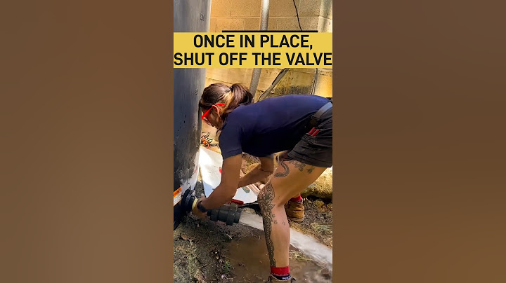Replacing a valve on a full water tank #shorts #trending #trendingshorts #satisfying