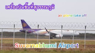 เครื่องบินtakeoffที่สุวรรณภูมิ The plane is running on the runway at Suvarnabhumi Airport