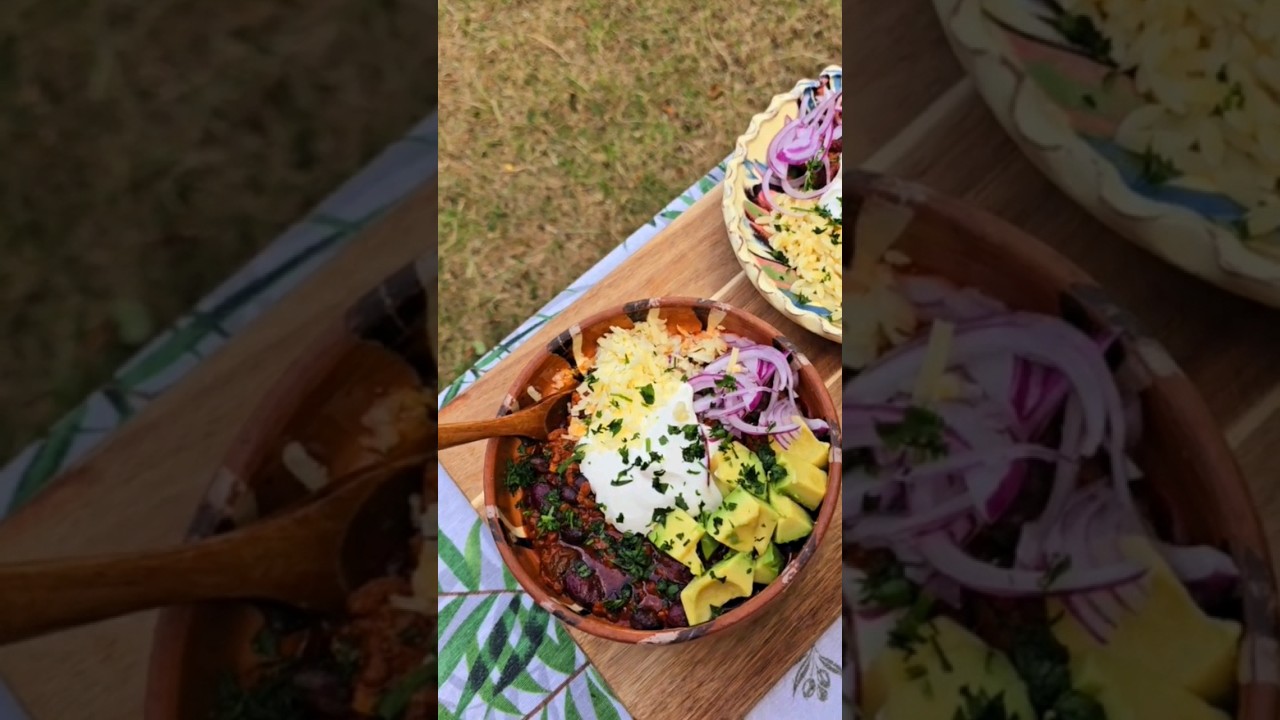 Comfort in Every Spoon - The Coziest Chili🍲 #chili #comfortfood #recipe