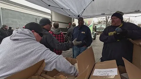 UAW workers show solidarity with Libbey Glass workers during strike