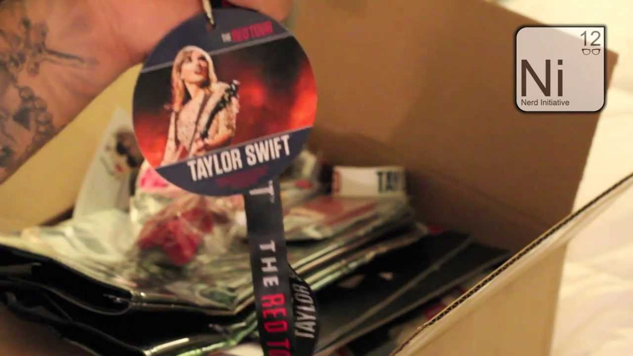Taylor Swift 2013 The Red Tour Vip Merchandise Package Contents And Review