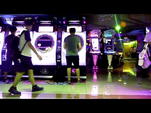台湾 台北 西門町のゲーセンでダンエボやってきた