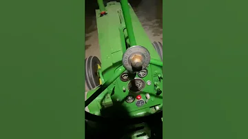 Kolik váží traktor John Deere 720?