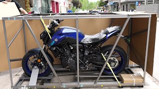 unboxing YAMAHA MT-07 blue 2024 motorcycle