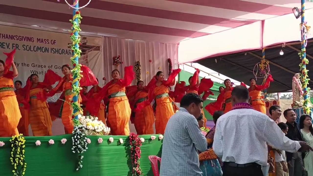 Newly ordinate fr. Solomon ishorarini gibi misa buli baonai 