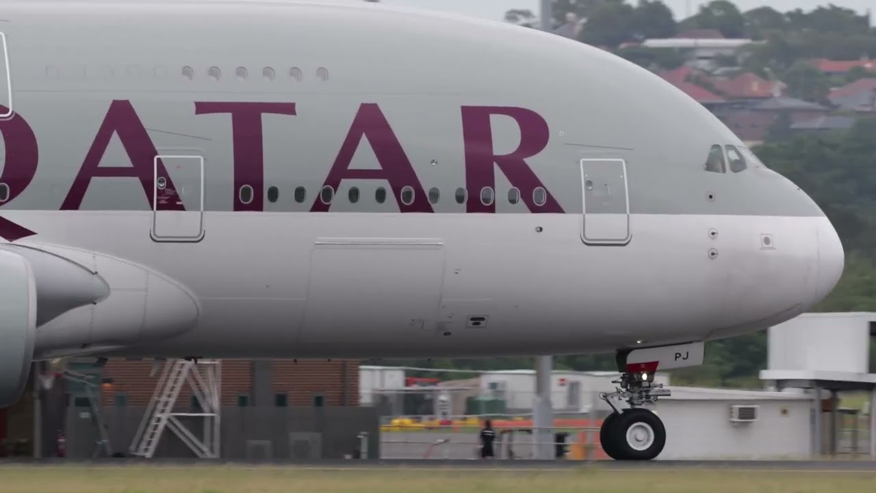 [4K] A380 Action at Sydney Airport (SYD/YSSY)
