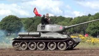 Русский танк Т-34 в Англии на шоу Русский танк Т-34 в Англии на шоу