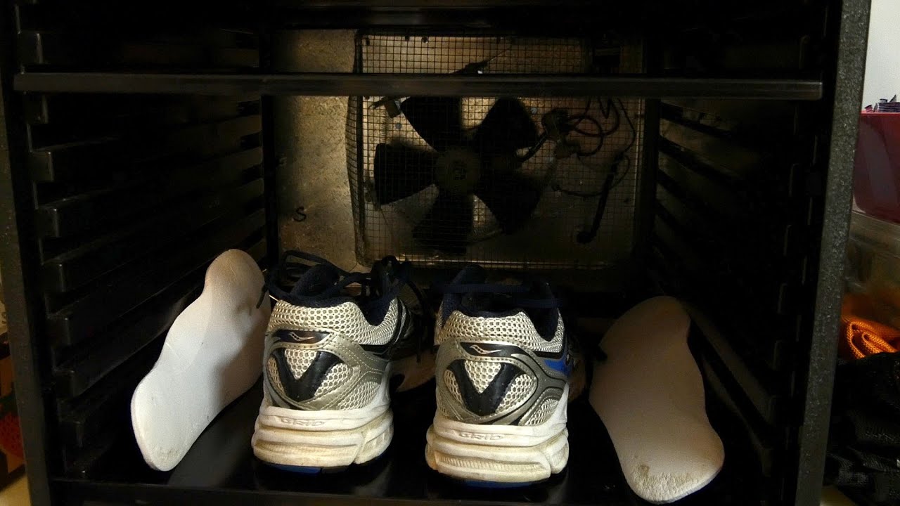 Drying my Saucony Running Shoes in the Excalibur Food Dehydrator (Makes