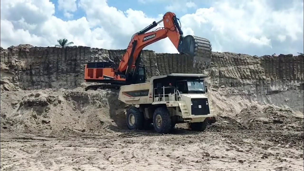 DEVELON Excavator Operating In Coal Mine | DX1000LC-7M | DX800LC | DX520LC