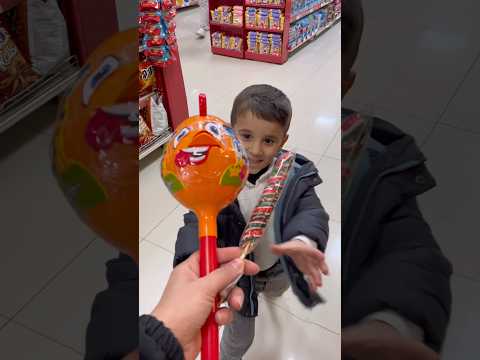 أخذ المصاصات وهرب فيهن