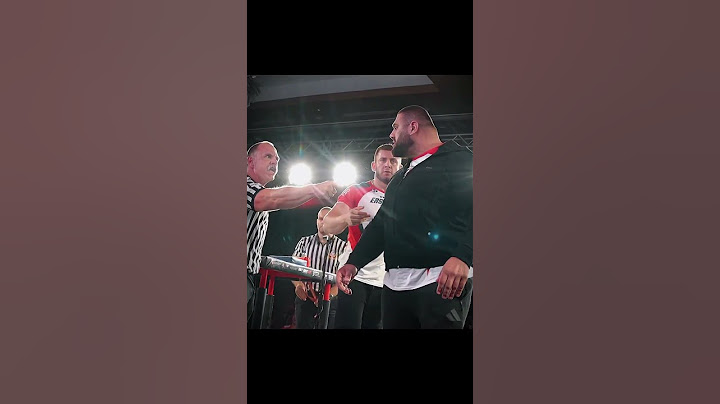 Who do you think is right here?#armwrestler #levansaginashvili #armwrestling #devonlarrat #sport