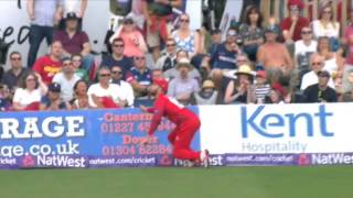 Arron Lilley and Karl Brown combine to take stunning catch against Kent
