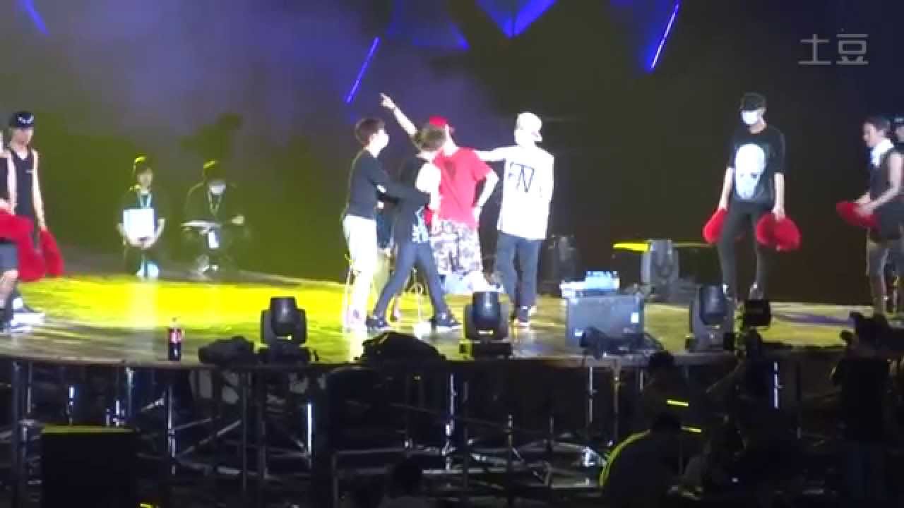 [FANCAM] [HD] 140614 EXO The Lost Planet in Wuhan Gee Rehearsal (Xiuhan moment)
