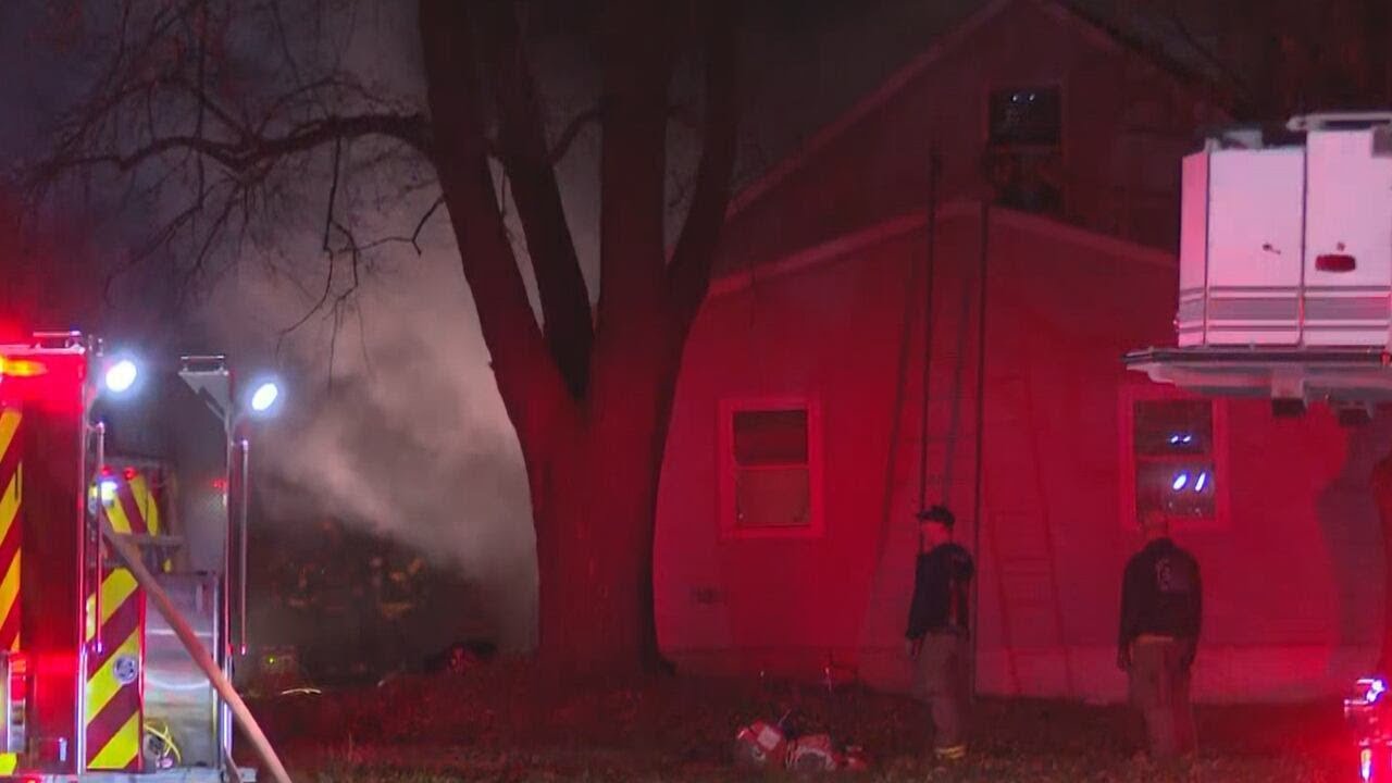Crews respond to house fire on S Pennsylvania Avenue in Lansing - YouTube