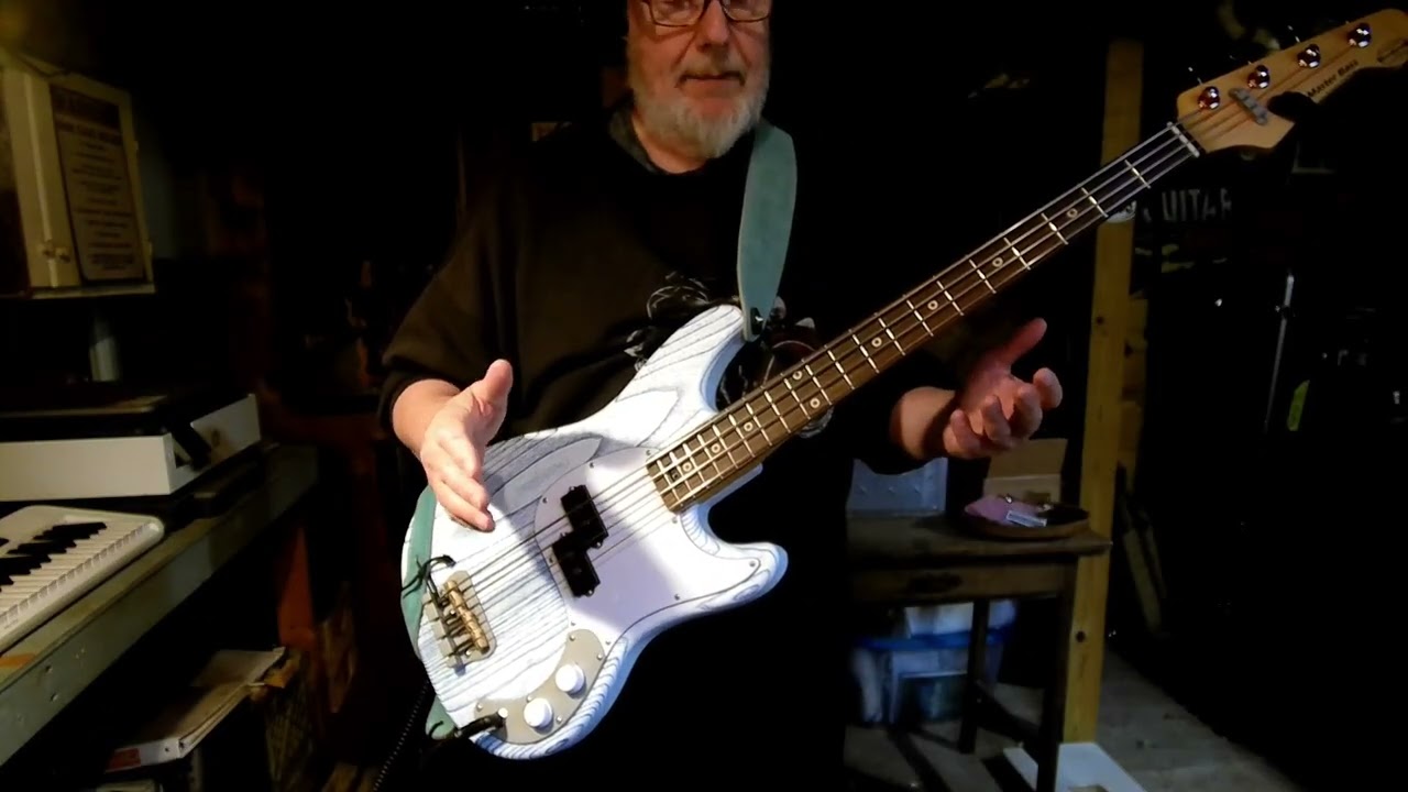 Amp-Master Woodcraft 30" scale bass w/ Precision bass pickup