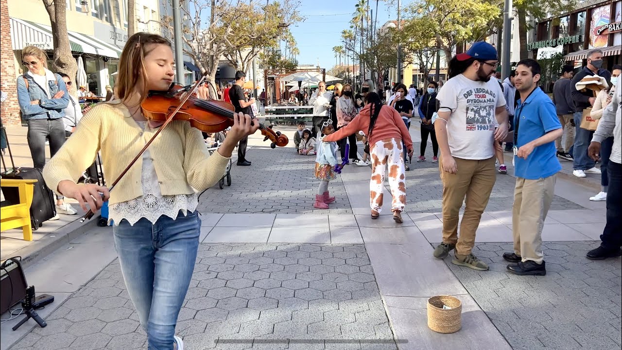 At passe hvordan man bruger rutine INCREDIBLE STREET PERFORMER | ABCDEFU - Karolina Protsenko - Violin Cover -  YouTube