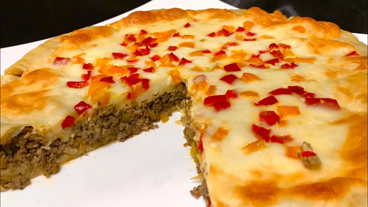 Minced beef Goulash with Mozzarella & peppers topping.جلاش باللحمة