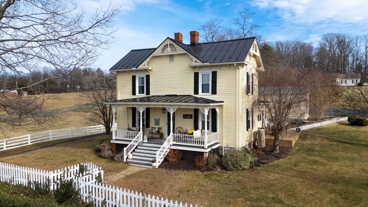 Beautiful Farmhouse in Fishersville, Va!
