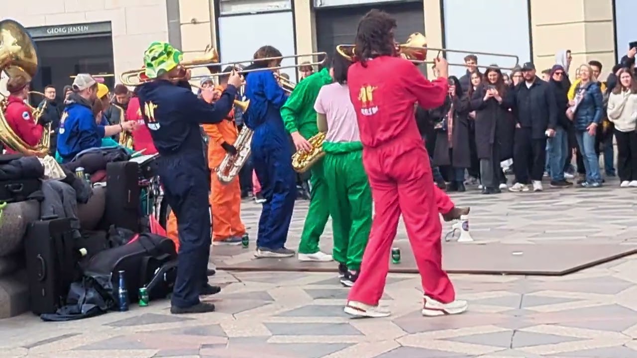Street music The pølsehorn - Storkespringvandet Amagertorv - københavn copenhagen danmark denmark 🇩🇰