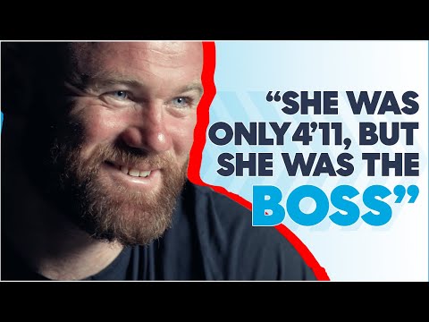 Video: Wayne Rooney nettovärde: Wiki, gift, familj, bröllop, lön, syskon